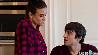 Hot Stepdaugher Penelope Craves Her Stepbrother's Giant Dick🍆 😏