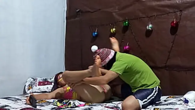 MERRY CHRISTMAS!! I ASKED MY STEPSON TO PUT MOISTURIZING CREAM ON MY LEGS AND WE ENDED UP FUCKING DELICIOUSLY  THE GOOD LOVER GAVE MY WET VAGINA A DELICIOUS BLOWJOB