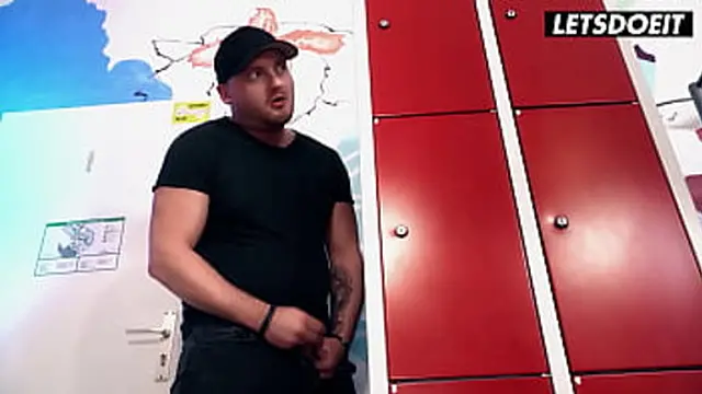 Hot Girl Marilyn Crystal Gets The Threesome She Always Wanted - HORNY HOSTEL