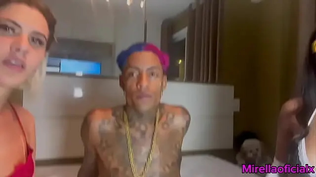 Best Friend Threesome: Husband's Cock🍆 Sucked by Two Beauties