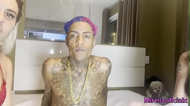 Two Teens Screw Without Parents, Call for a Threesome Buddy