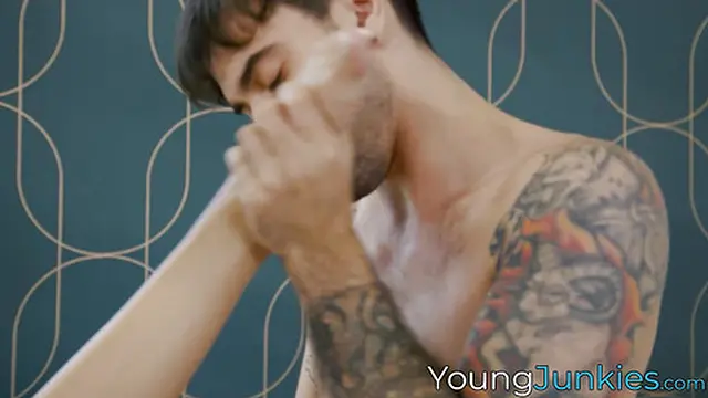 Blonde MILF Lexi Stone gets a cumshot following a cowgirl encounter