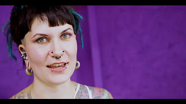 Teen tattooed girl gets deep anal👌 rough play in a wild three-way session