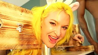 Raunchy cowgirl gets pounded by massive cock🌭 in wild group bang